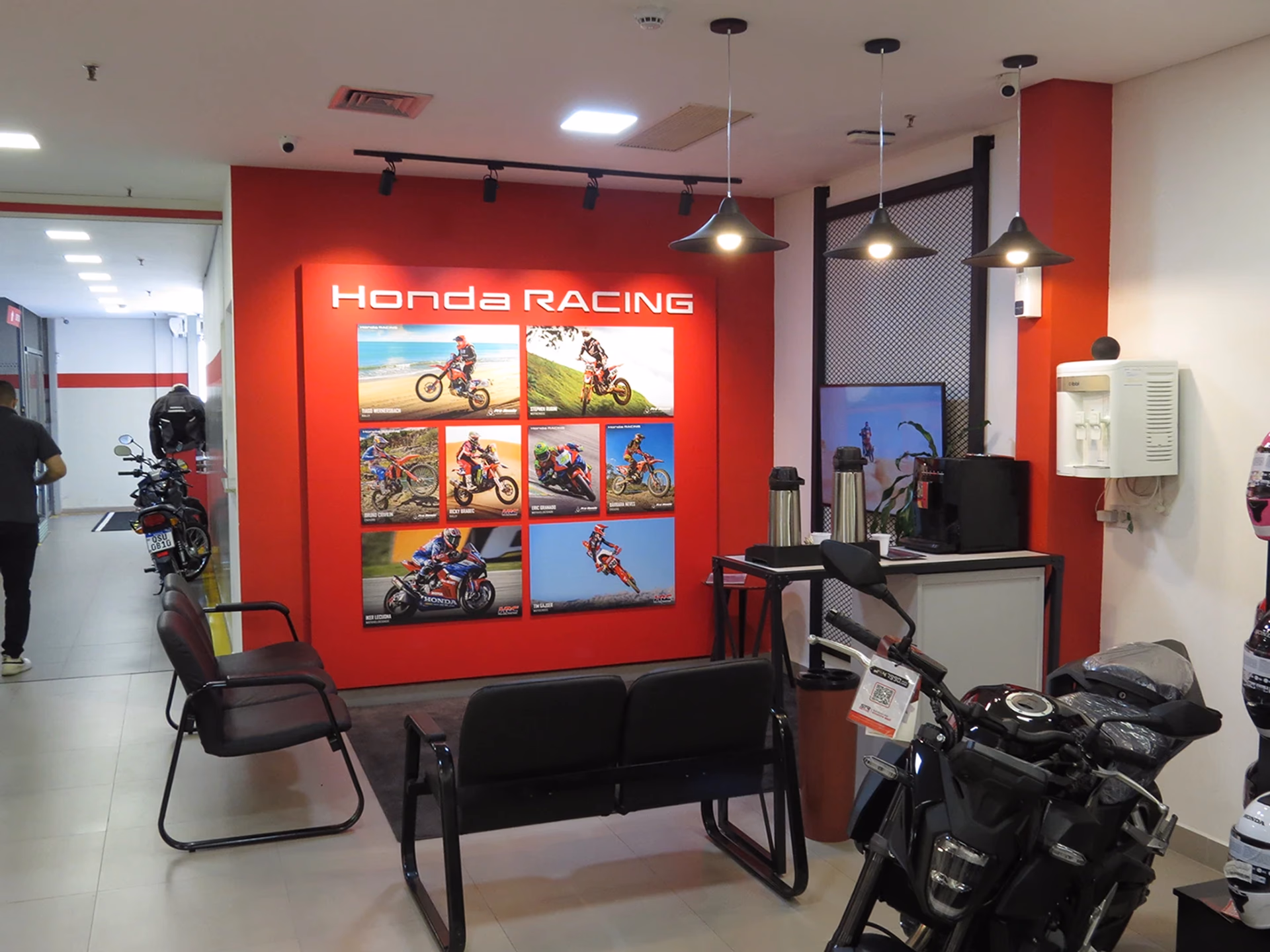 Concessionária de Aricanduva STR Motos - Área de Espera e Café - 20 de 40