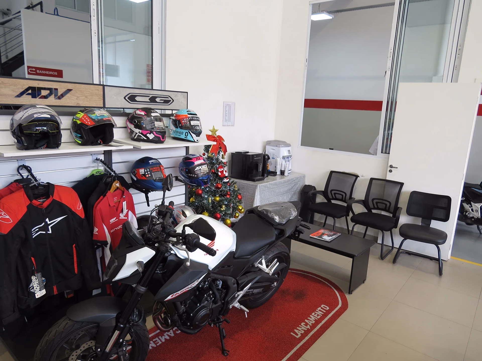 Concessionária Cajamar STR Motos - Área de Espera - 35 de 40