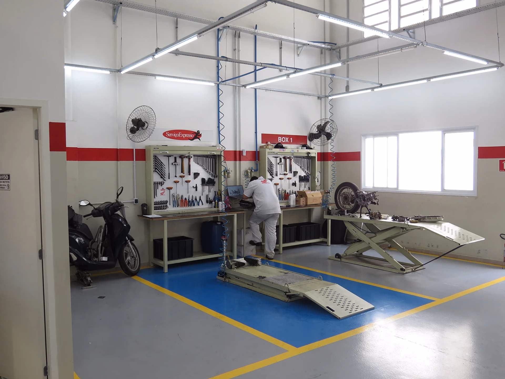 Concessionária Cajamar STR Motos - Oficina - 36 de 40