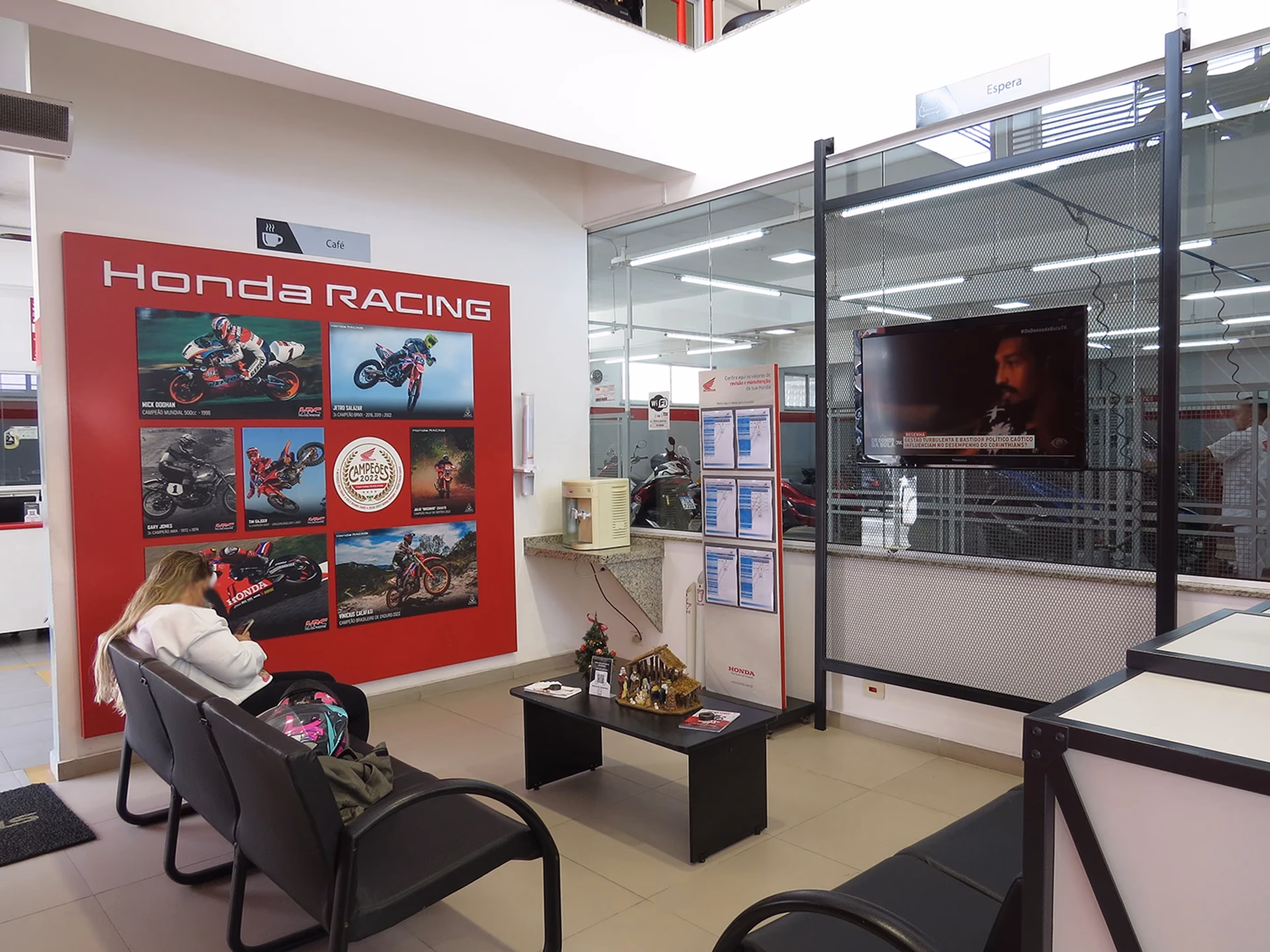 Concessionária de Campo Limpo STR Motos - Área de Espera e Café - 8 de 40