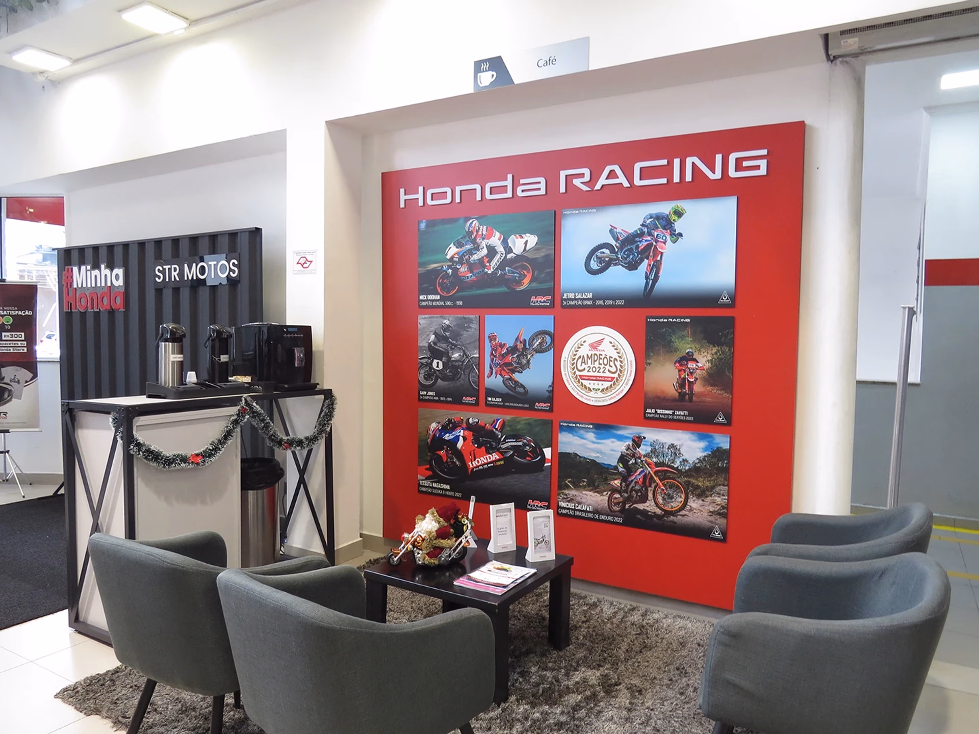 Concessionária de Osasco STR Motos - Área de Café - 2 de 40