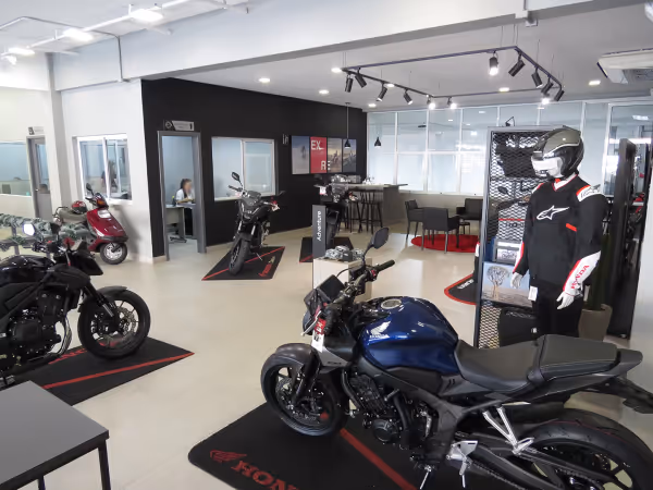 Concessionária de Osasco STR Motos - Showroom Honda Dream
