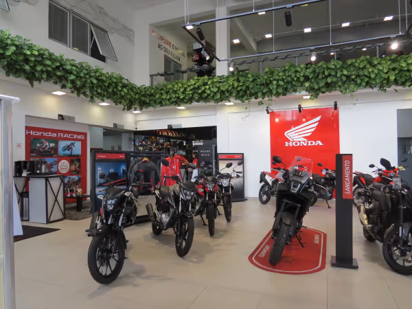 Concessionária de Osasco STR Motos - Showroom Normal