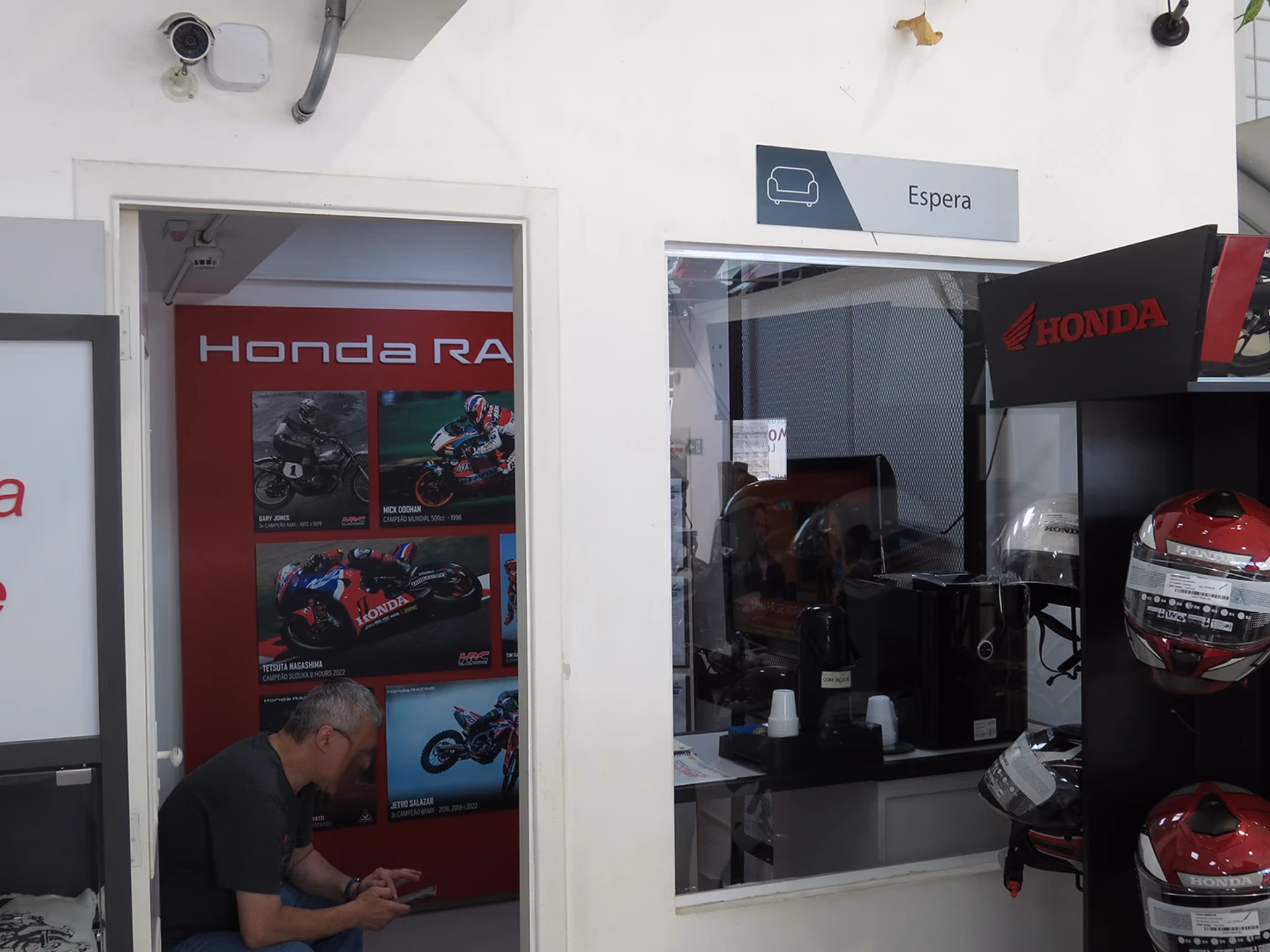 Concessionária Rio Pequeno STR Motos - Área de Espera - 28 de 40