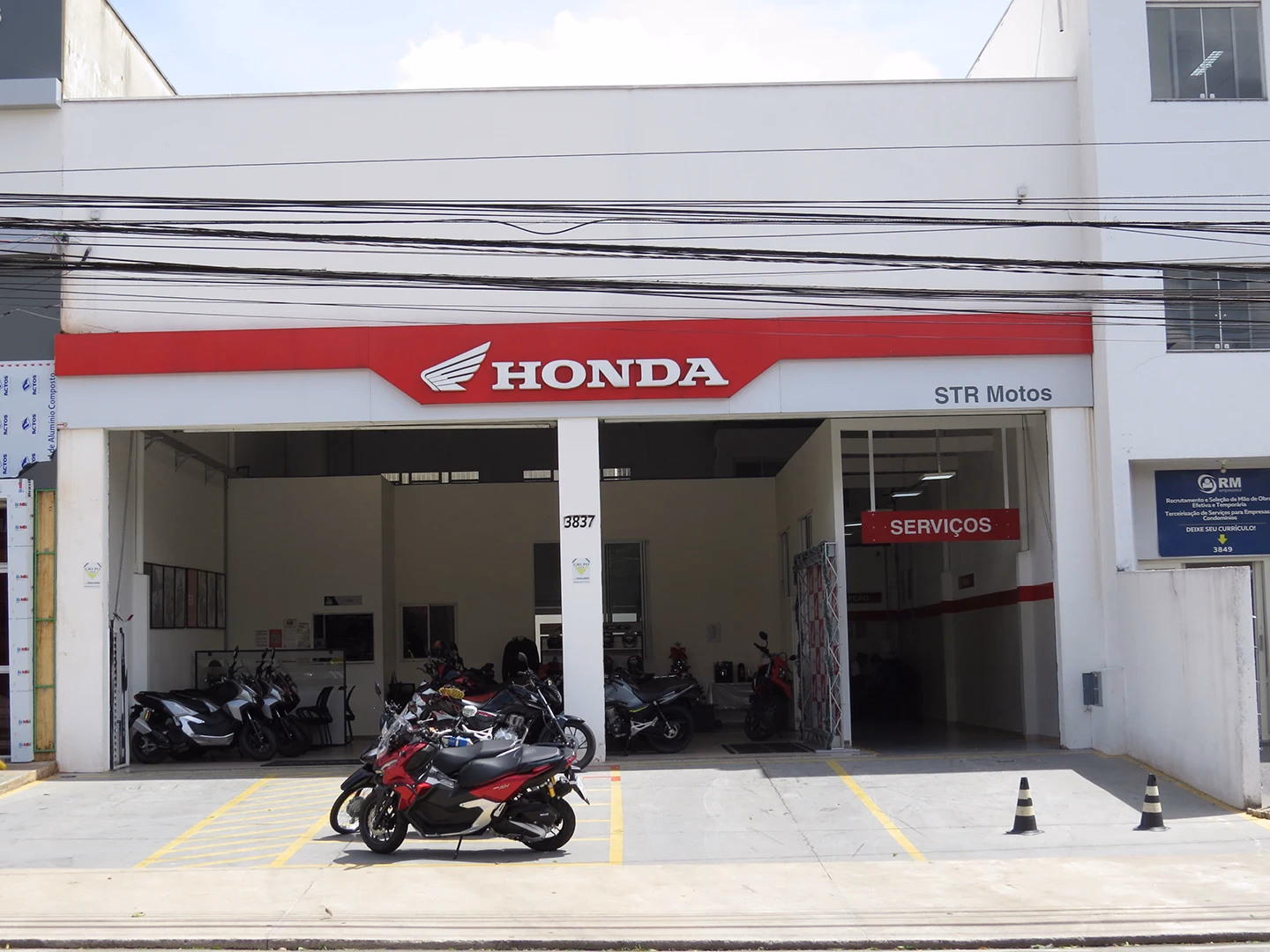 Concessionária Cajamar STR Motos - Fachada - 34 de 40