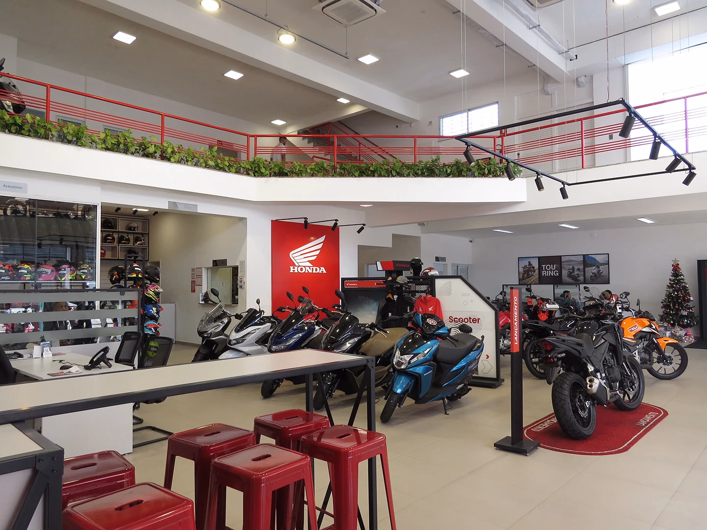 Concessionária de Campo Limpo STR Motos - Showroom - 12 de 40