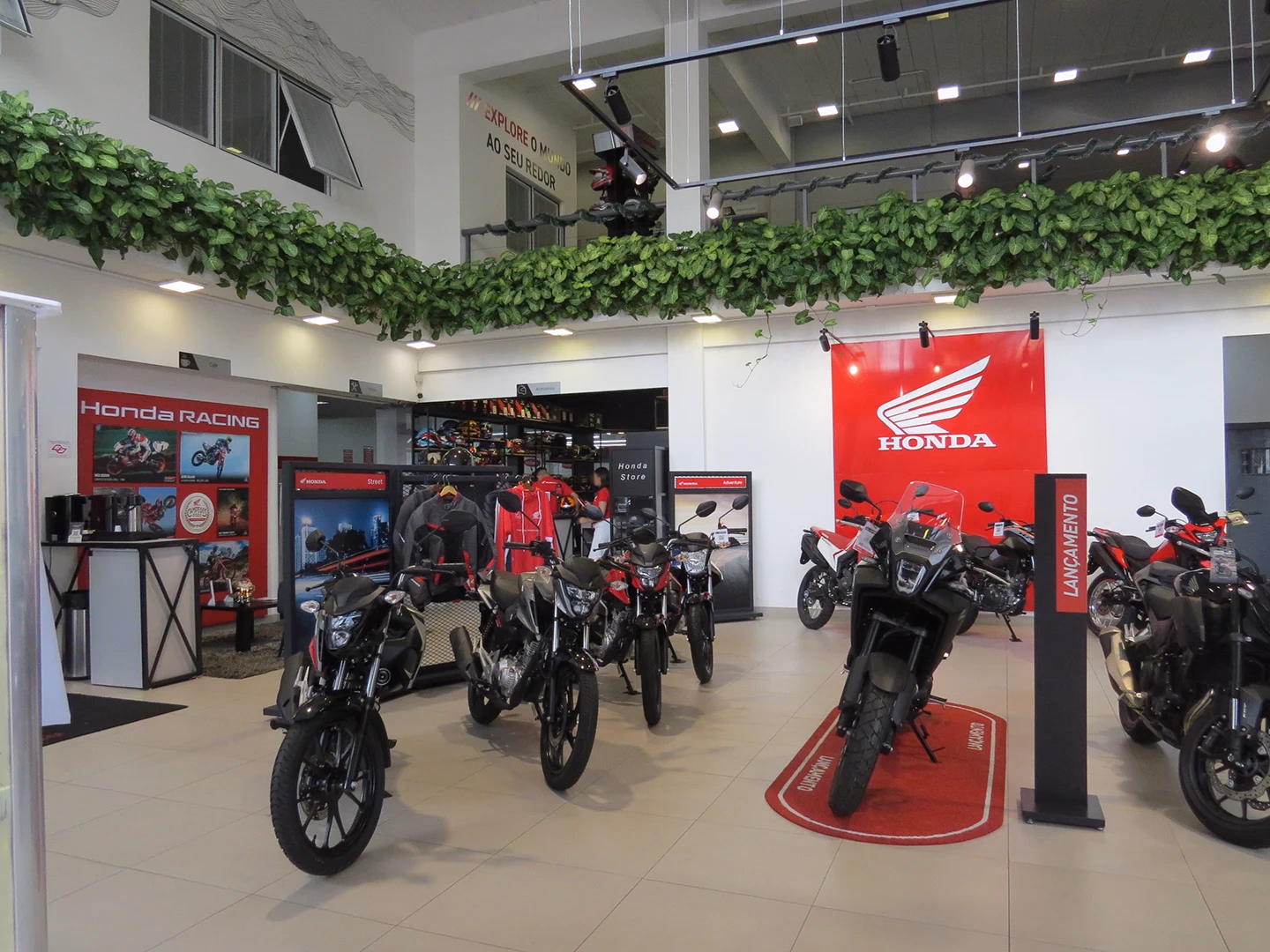 Concessionária de Osasco STR Motos - Showroom Normal - 5 de 40