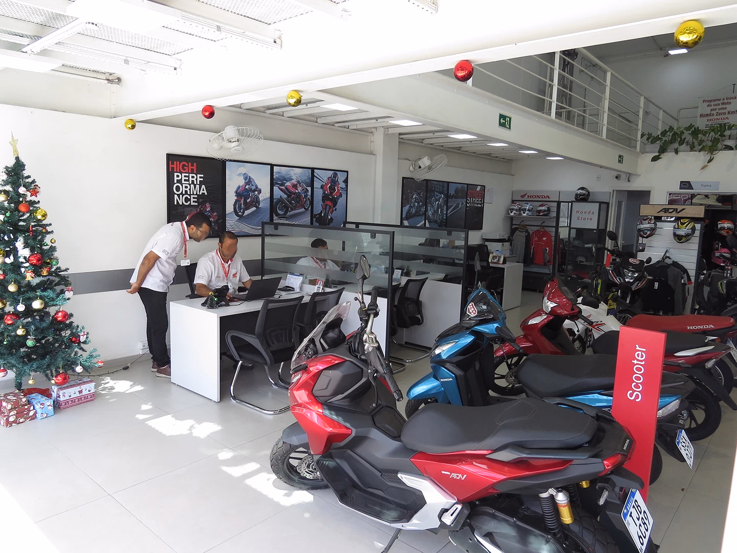 Concessionária Rio Pequeno STR Motos - Showroom - 33 de 40