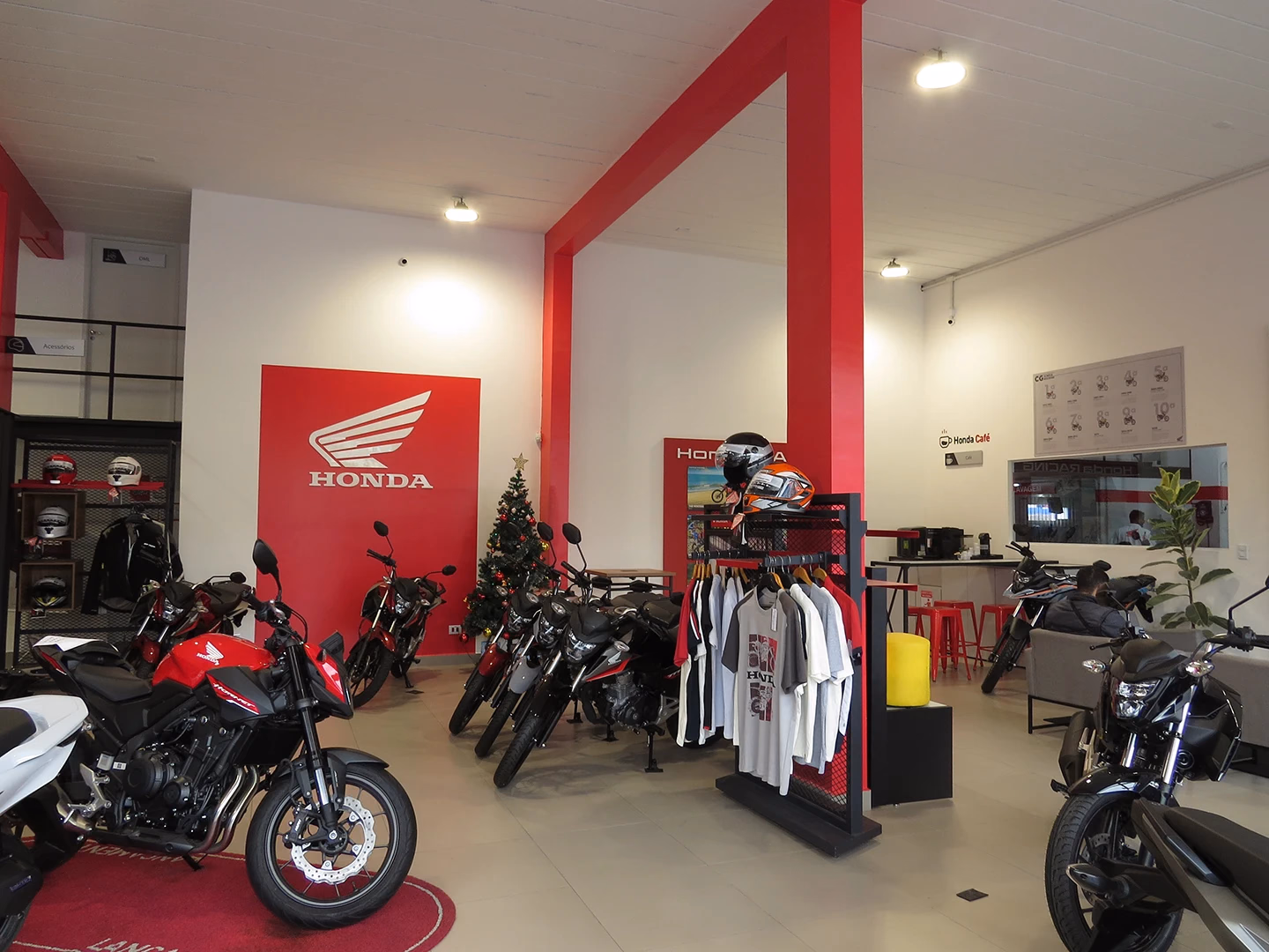 Concessionária de Taboão da Serra STR Motos - Showroom e Honda Store - 17 de 40
